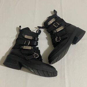 NWOB DKNY Black Leather Lace-Up Ankle Boots Women's Size 6M
